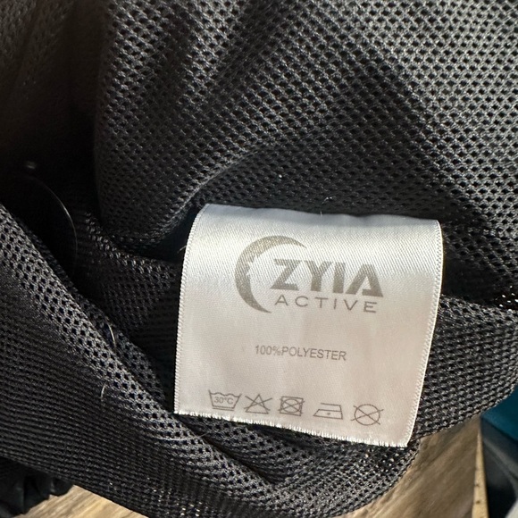 Zyia Active Stylish Black Patterned Bomber Jacket - Picture 5 of 7